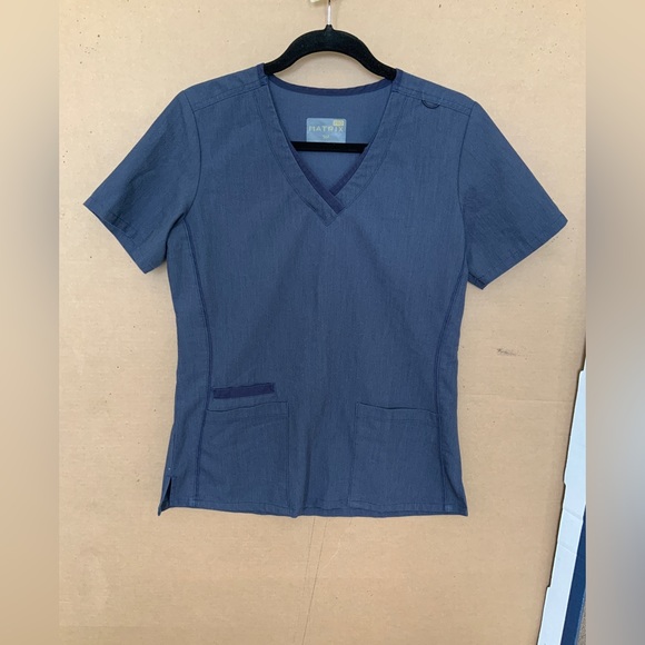PRO QUALITY NURSE SCRUB TOP. BUNDLE BONANZA. - Picture 1 of 11